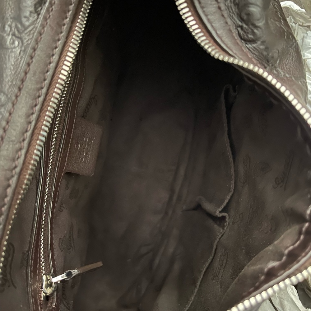 ~ SOLD ~ Gently used GUCCI hobo shoulder bag ~ 👜💃🏽 - Picture 10 of 11